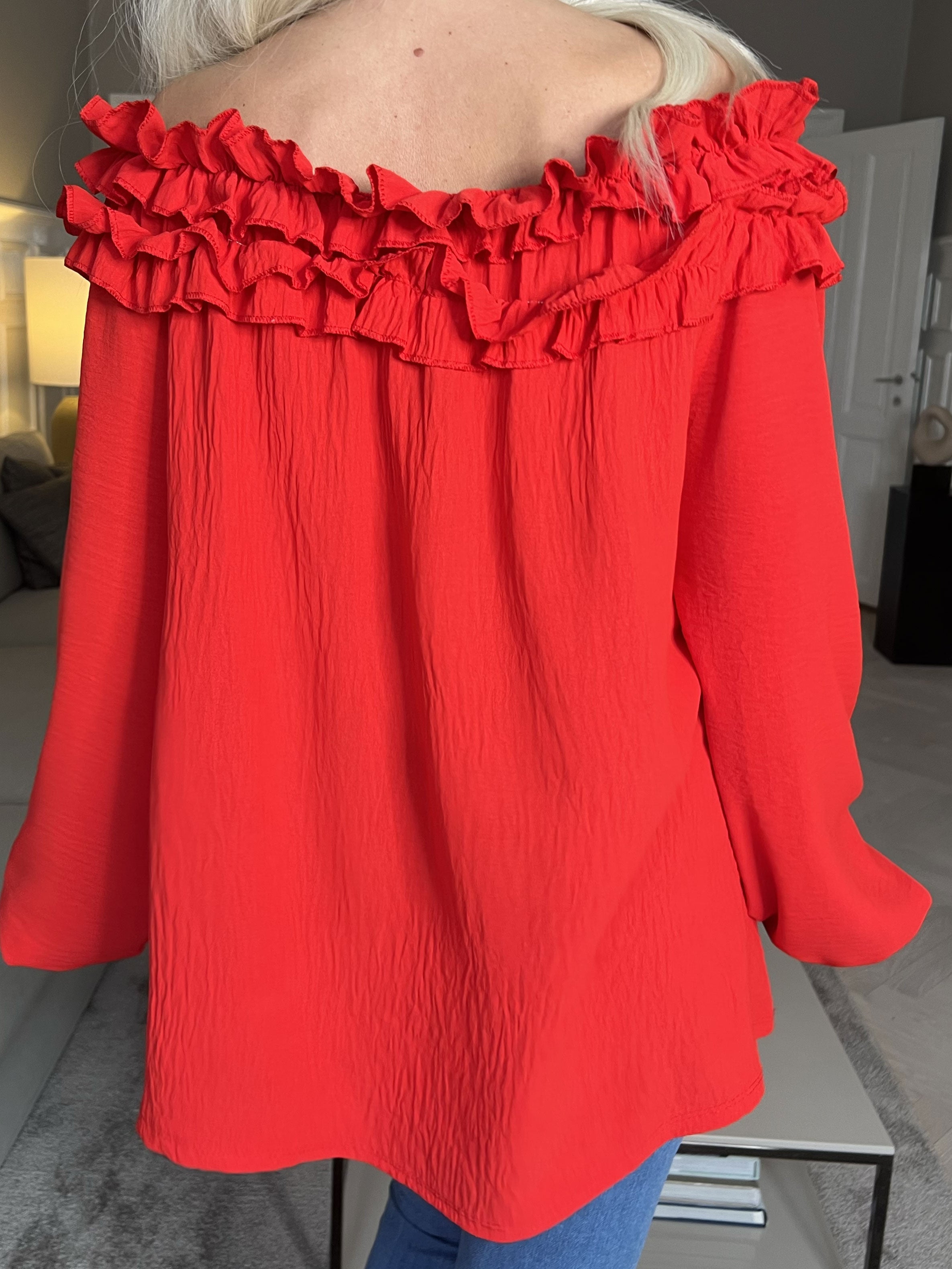 Chili - Fineste tunika bluse med flæser i udskæringen